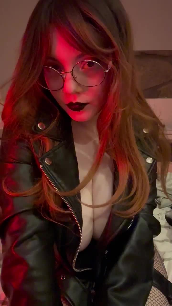 Are you hypnotized by them? : video clip