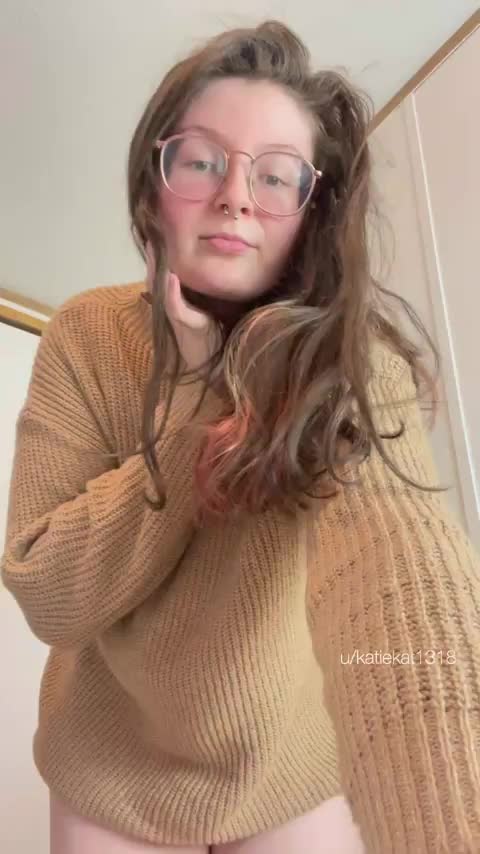 Nerdy girl ready for fun : video clip
