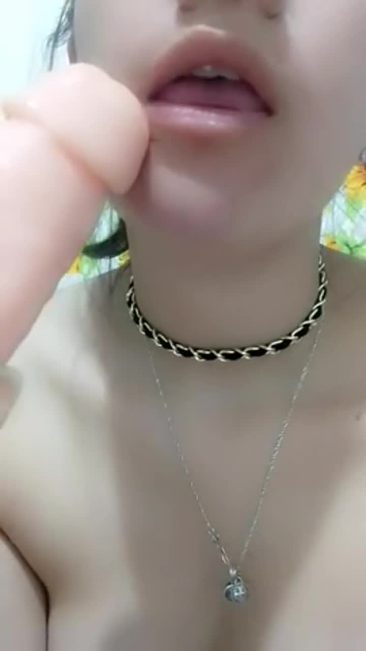 I love sucking my pacifier 😈 : video clip