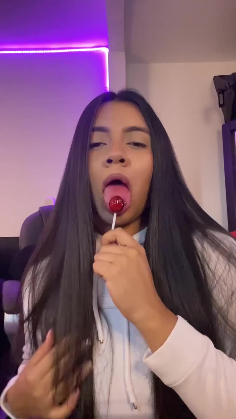 Would you use my mouth or my ass as your cum target? : video clip