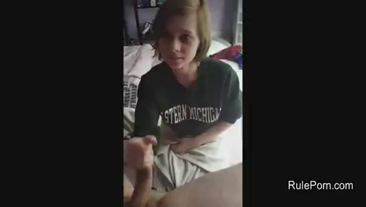 Neighbor Girl Sucks Cock And Swallows Cum : video clip