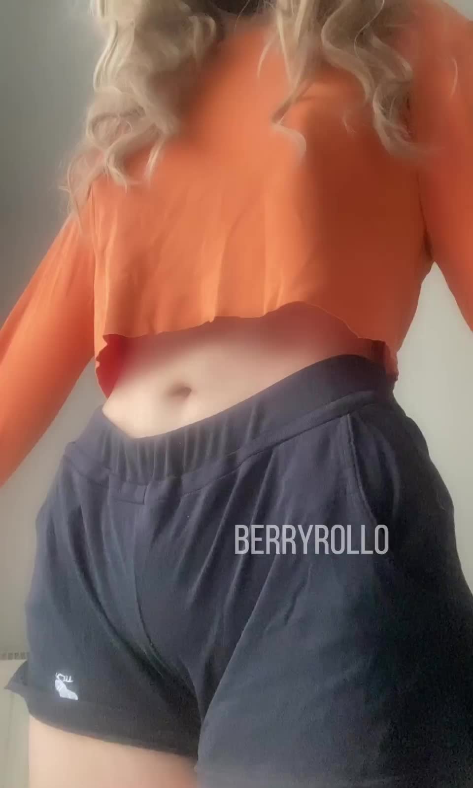 Flashing my tits and thick ass : video clip