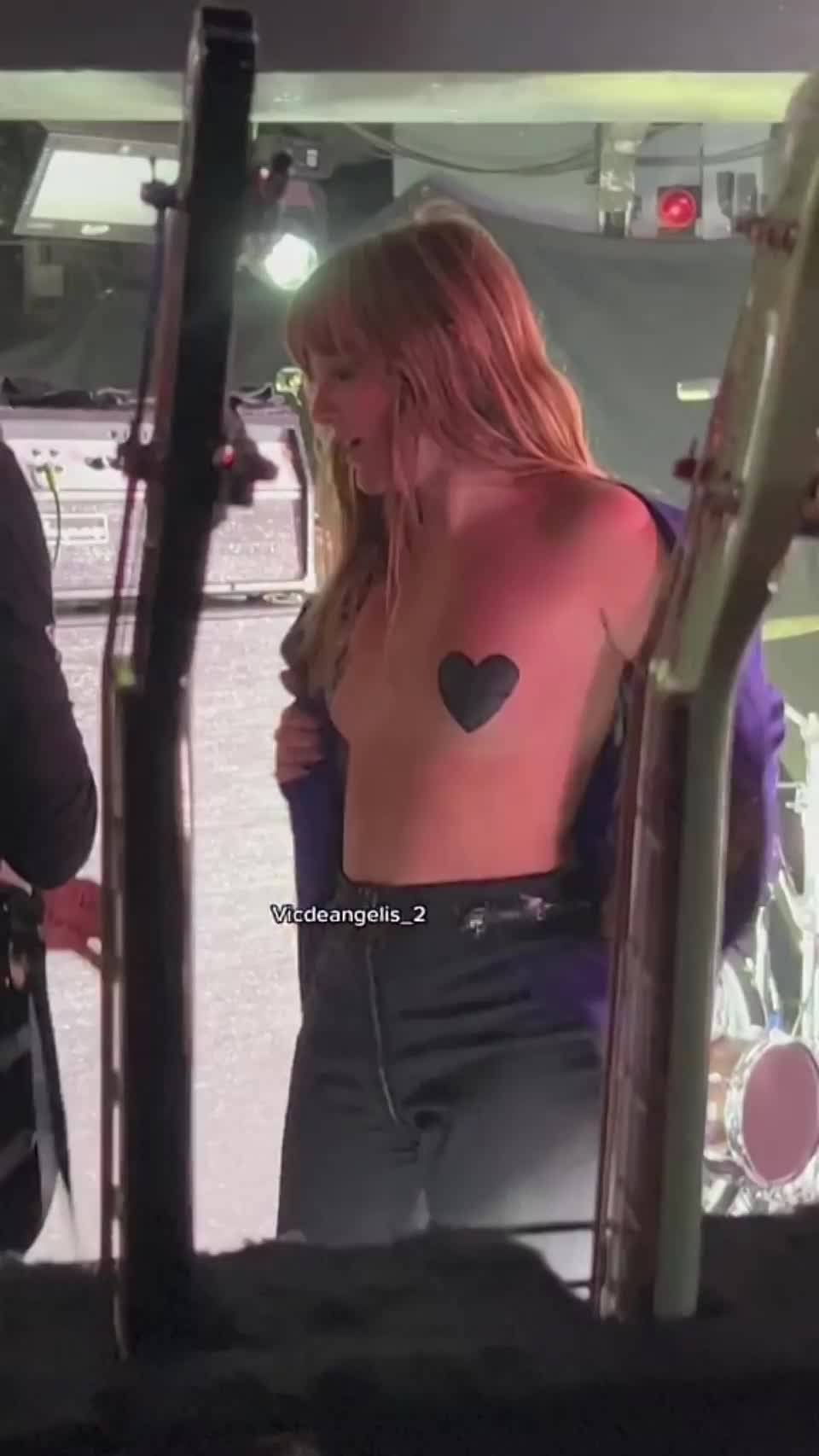 Victoria De Angelis - Maneskin : video clip