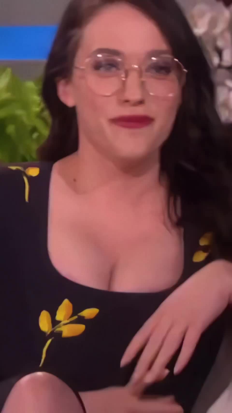 Imagine a titjob from Kat Dennings and her massive tits : video clip