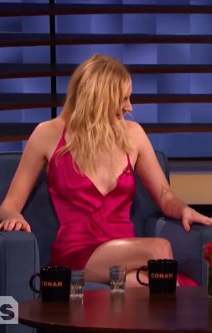I could jerk off to Sophie Turner’s bouncing boobs all day long : video clip