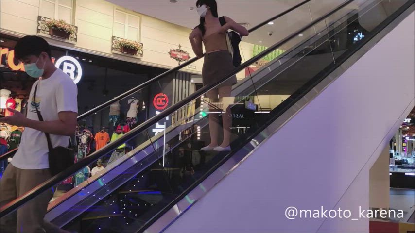 I wore a see through shirt in a shopping mall 😊[GIF] : video clip