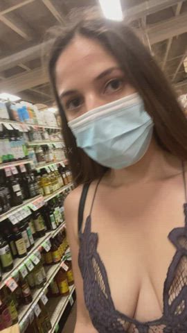 Flashing at the grocery store : video clip