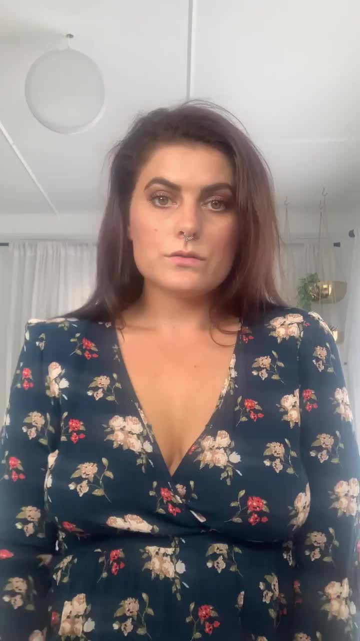 Natural Mom boobs : video clip