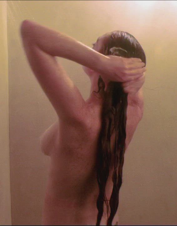 Lindsay Lohan's tits in the shower : video clip