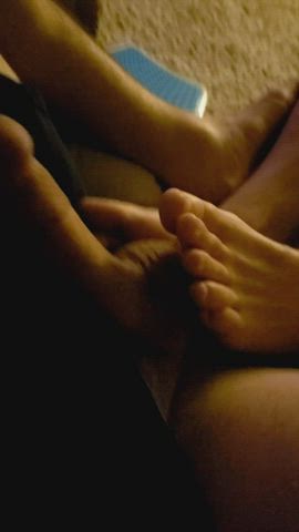 Milf footjob and chill. Want to see how it ends? : video clip