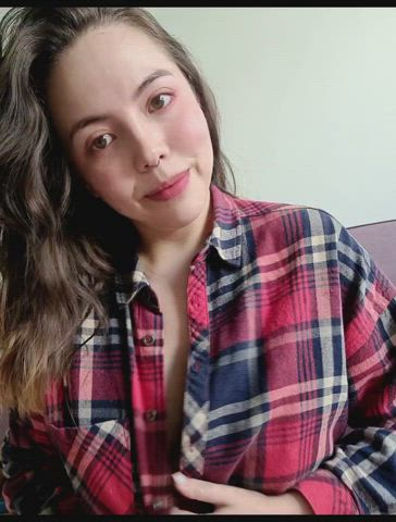 DDs and a cute girl in flannel : video clip