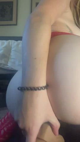 I love the feeling of a dildo up my ass : video clip