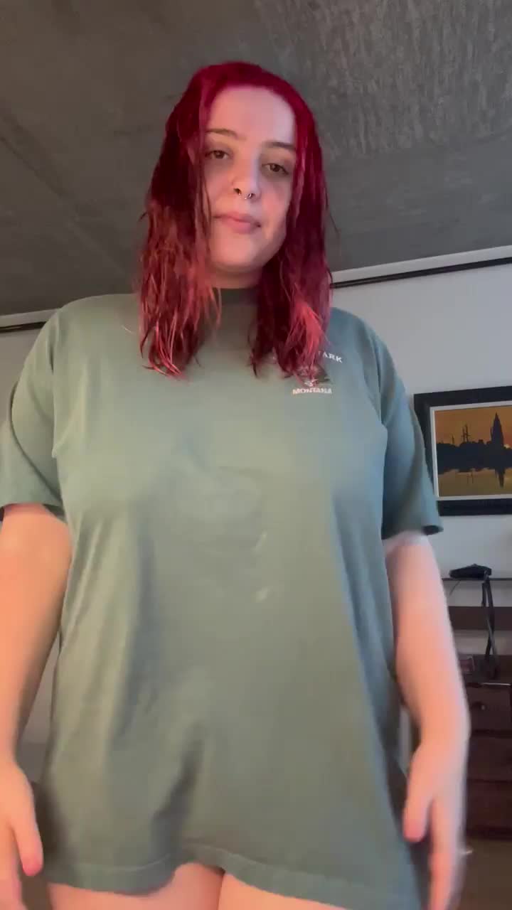 Would you fuck a curvy girl like myself : video clip