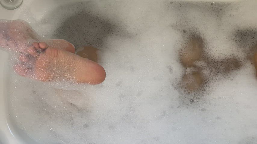 My bubble bath butt, give you a boner? : video clip