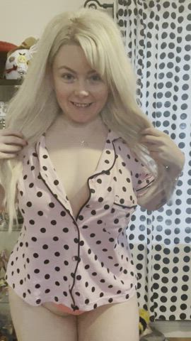 Good morning 😘 just stripping out my pyjamas to show you my thick body : video clip