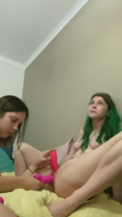 <3 best friends making porn <3 : video clip