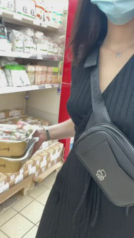 Doing some grocery shoppings! [GIF] : video clip