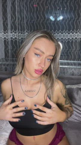 I can cum just from having my tits sucked : video clip
