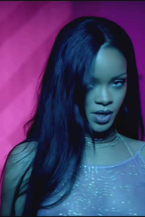 Rihanna - see-thru plots in Work : video clip