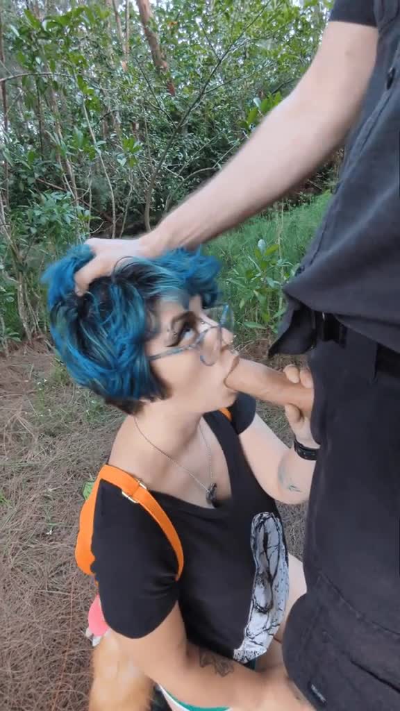 Still warm enough here for an outdoor blowjob : video clip