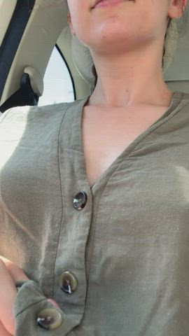 Flashing my boobs to people on the road today : video clip