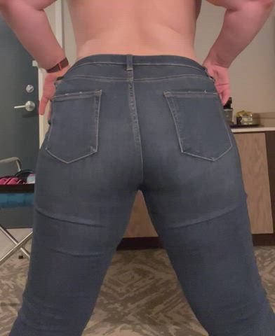 You’re going to have to get these jeans at least a little lower if you want to breed me 😉 : video clip