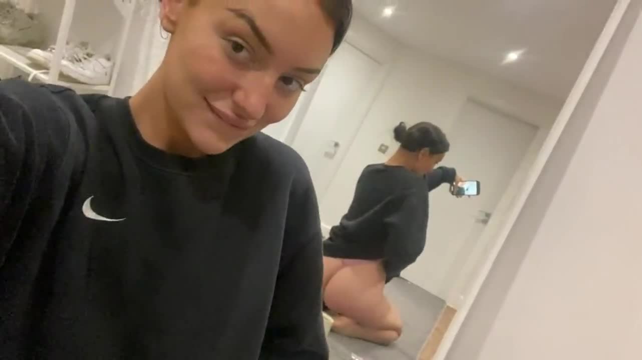 Does my ass taste sweet? : video clip