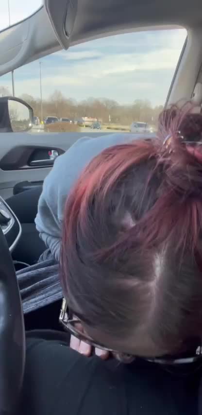 How else to keep busy while waiting at the mall : video clip