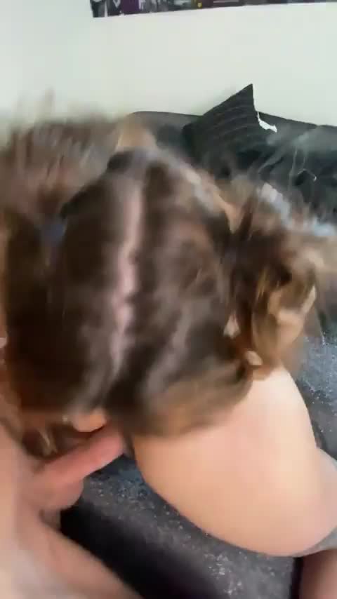 Dick in the pussy, tongue in the ass : video clip