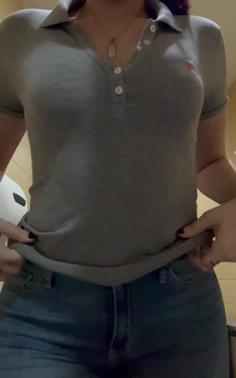 It’s sexy knowing you’ll jerk off to the lingerie I wear at work 🥰 : video clip