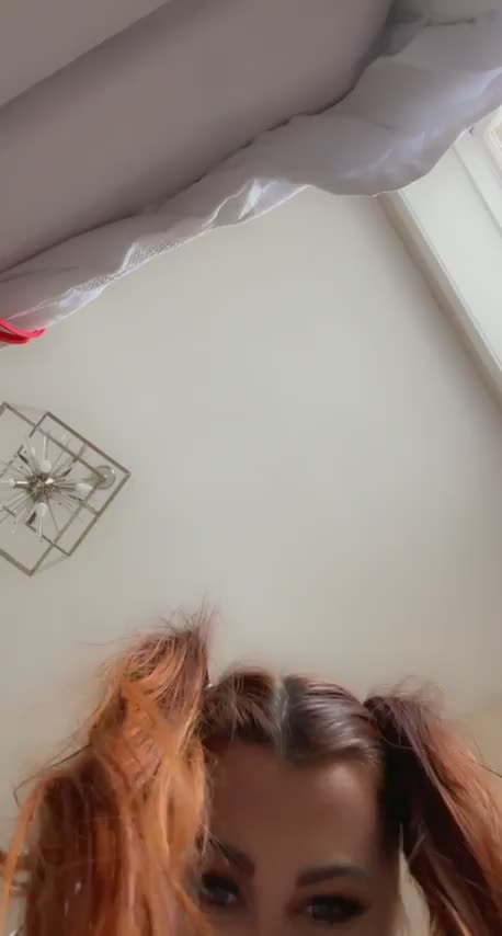 Surprise boobies : video clip