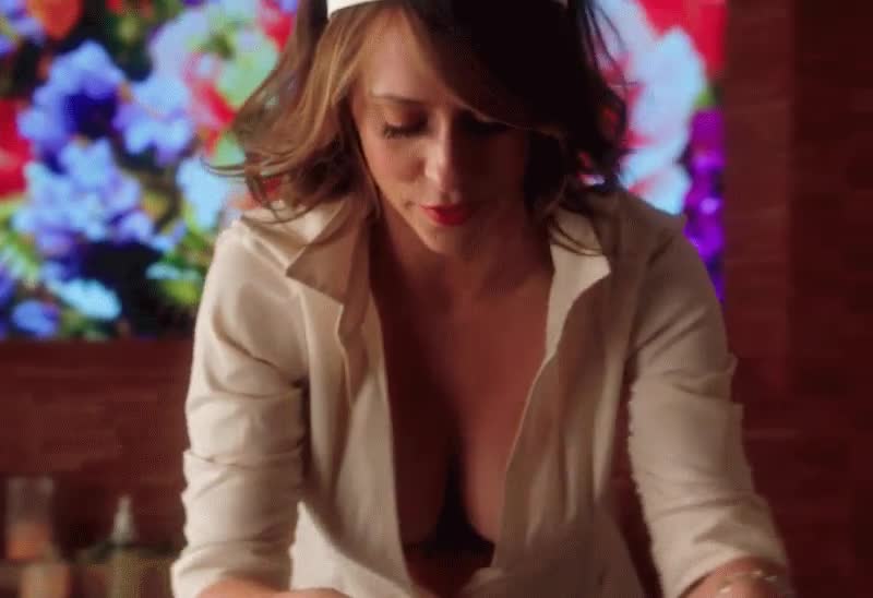 Jennifer Love Hewitt [gifv] : video clip