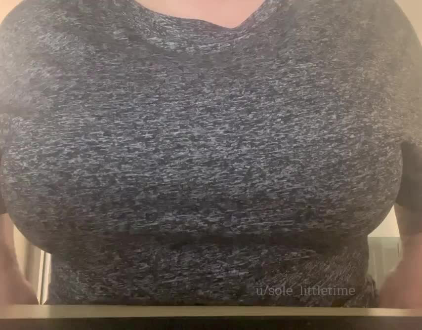 I’m that girlfriend who sends you naughty videos throughout the day. : video clip