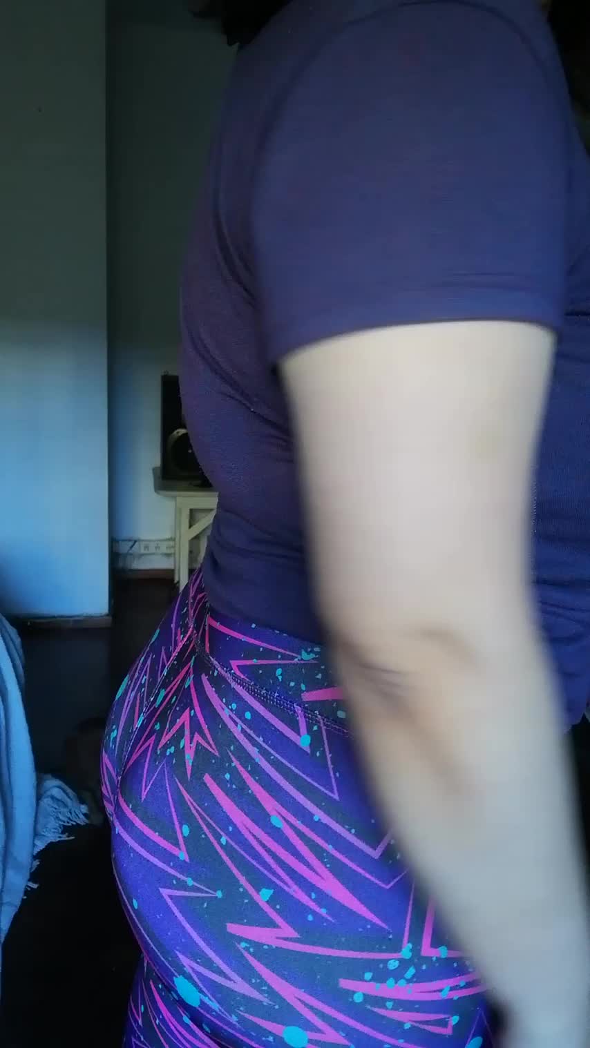 I like to flash them oll the time : video clip