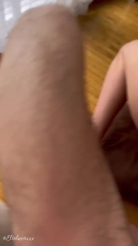 Came all over her back : video clip