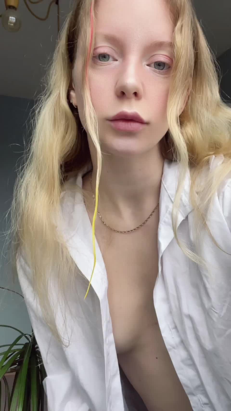 Tiny beaty with big eyes : video clip