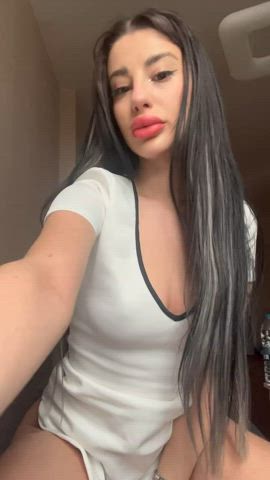 Skip your work and look at me : video clip