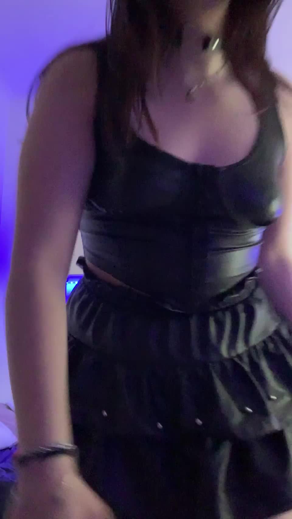 Do you like natural busty girls?🤭 : video clip