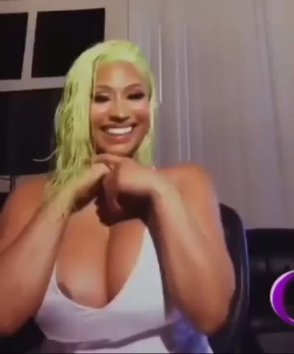 Nicki Minaj ready for a load 💦💦 : video clip