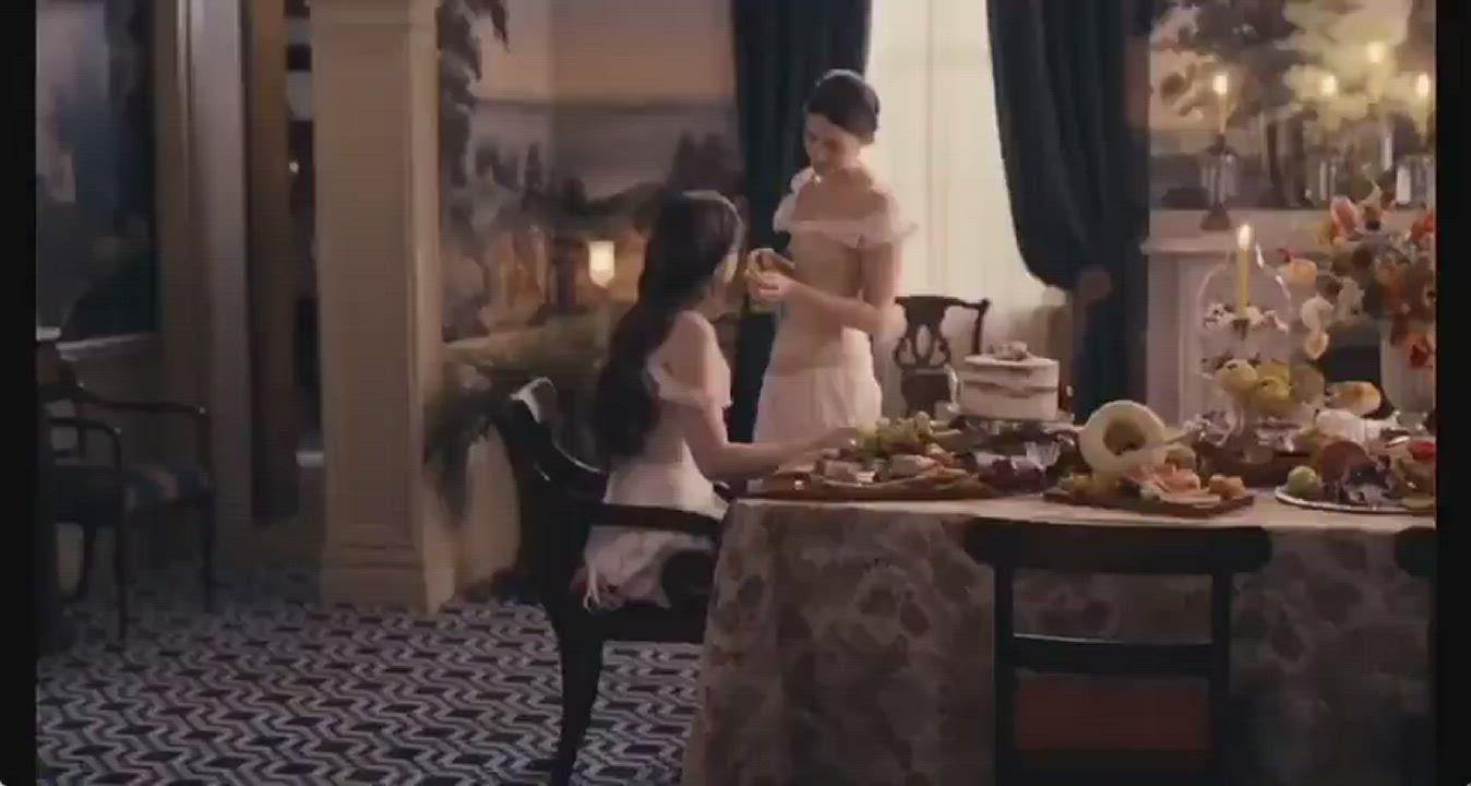 Hailee Steinfeld & Ella Hunt.... Bet this was a great day on set! : video clip