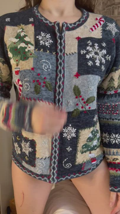 here's what I hide under my ugly Christmas sweater : video clip