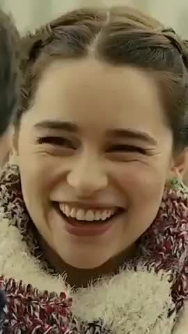 Emilia Clarke is the rare woman who’s adorable af one minute and a fuckdoll the next : video clip