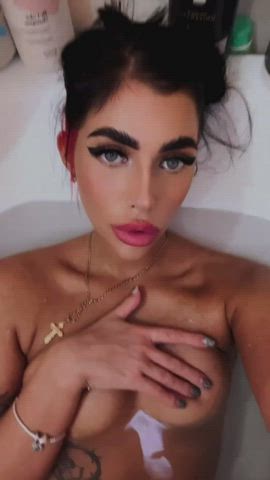 I can't taste my lips ,could you do it for me?🥰 : video clip