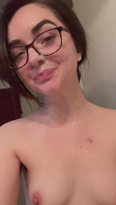 The way I love taking selfies when I’m covered in cum : video clip