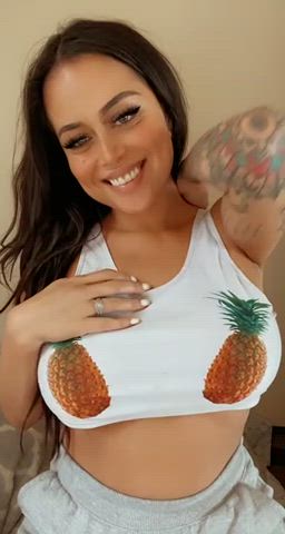 Want to see my pineapples bounce : video clip