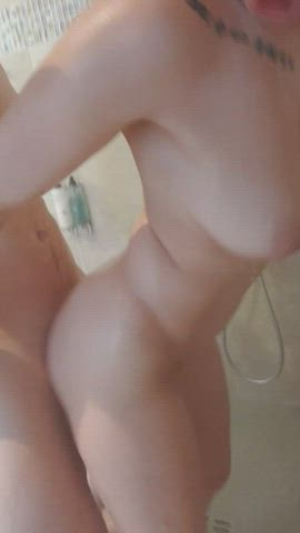 Blonde with pierced tits riding his cock in the shower : video clip