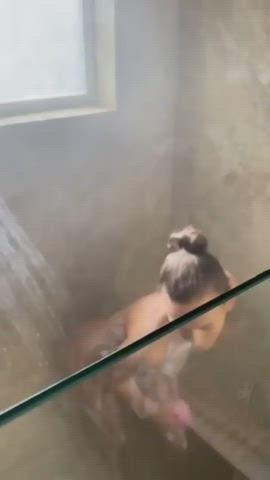 Morning shower : video clip