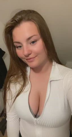 Do you like the way I squeeze my boobs together? : video clip