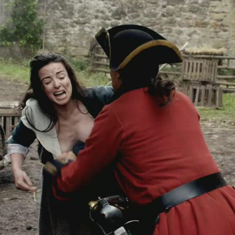 Laura Donnelly in 'Outlander' S01E02 (2014) : video clip