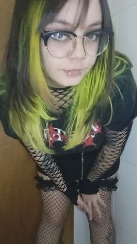 Hi! I'm new here, this is my first post. I hope you guys like pale goth girls. 😊 : video clip